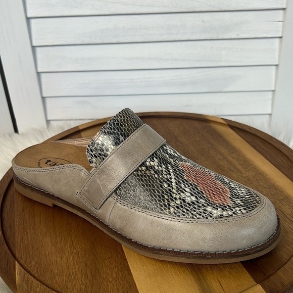 TAOS Footwear Taupe Snakeskin Royal Slider Mule New Size  8 - Picture 10 of 10